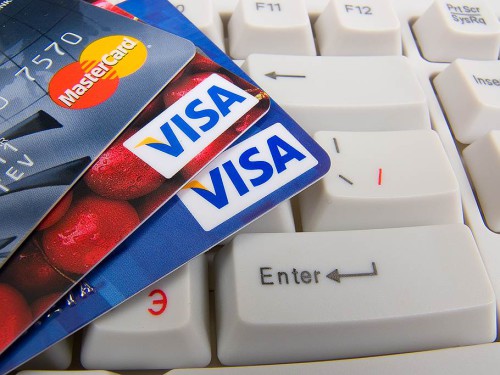 Пластиковые карты Visa и MasterCard